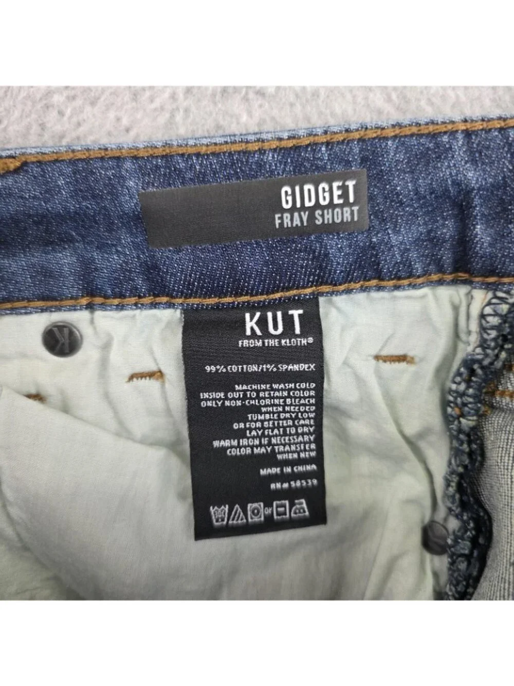 KUT From The Kloth Gidget Shorts Womens 4 Blue Fray Raw Hem Denim Stretch Casual